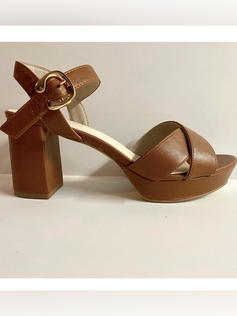 Halston -Brown Spring platform strappy sandals.Excellent condition Size 8.5